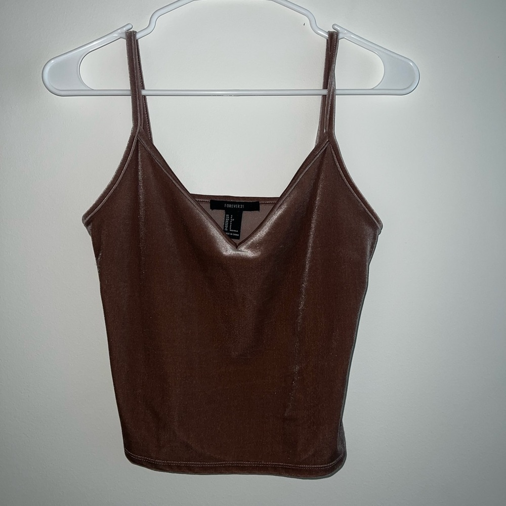 Felt-like tank top with a silky inside! Size medium!